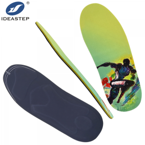 Heat moldable running insoles