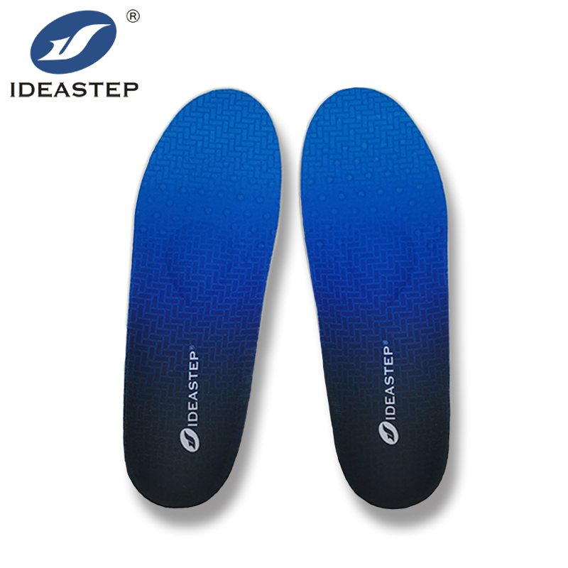 Cleaning sports insoles